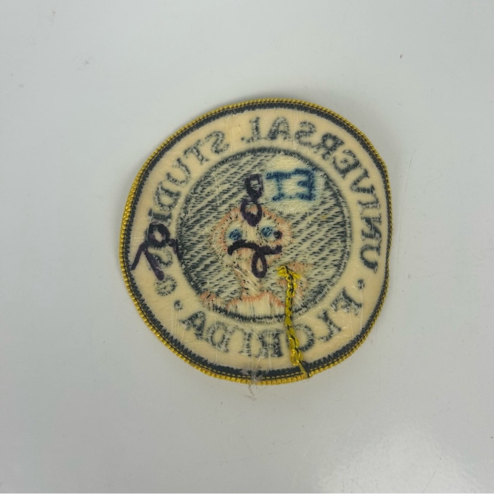 Universal Studios E.T. Pin And Patch Set - image 4